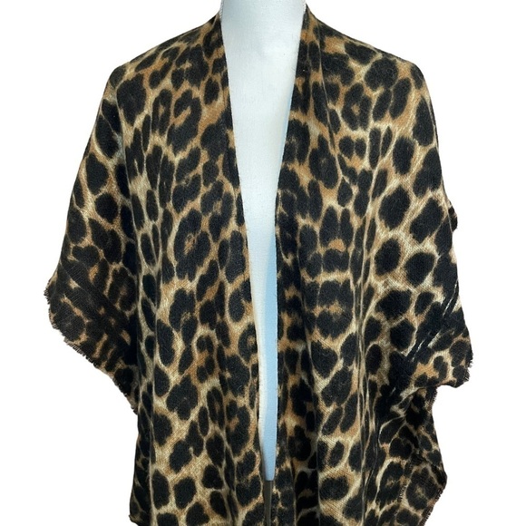 Do Everything In Love Black Cream and Tan Leopard Animal Print Kimono Wrap OS - Picture 1 of 11